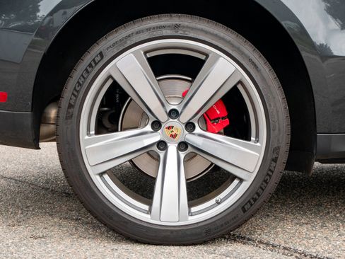 Used 2024 Porsche Macan S image 17