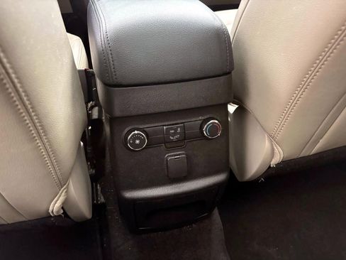 Used 2018 Ford Explorer XLT w/ Equipment Group 202A AWD/4WD image 31