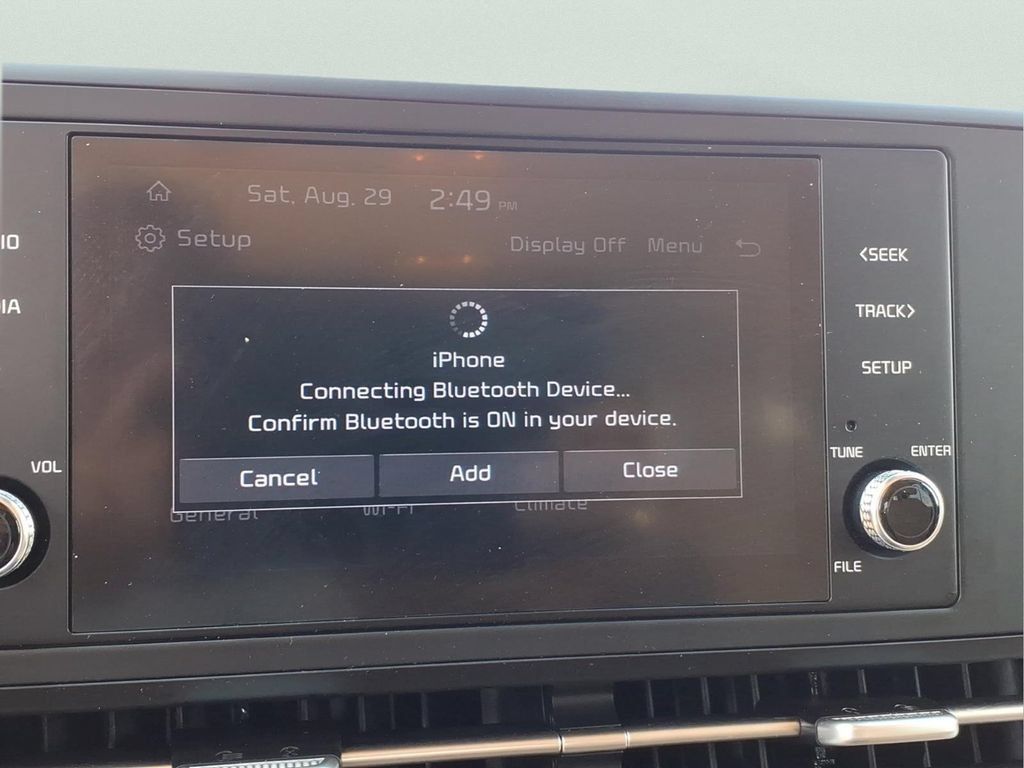 Used 2023 Kia Carnival LX FWD image 9
