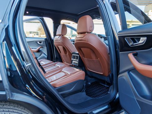 Used 2023 Audi Q7 3.0T Premium w/ Convenience Package image 29