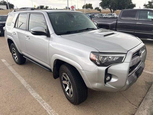 Used 2022 Toyota 4Runner TRD Off-Road Premium w/ Moonroof Package AWD/4WD image 3