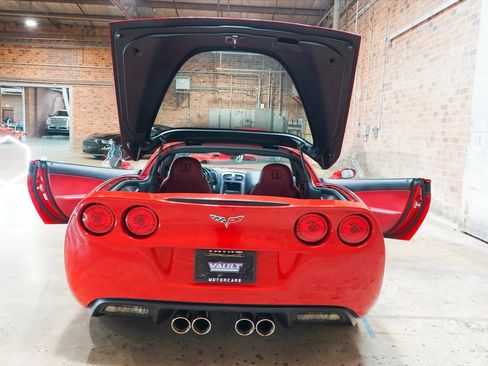 Used 2006 Chevrolet Corvette Coupe w/ Preferred Equipment Group RWD image 33