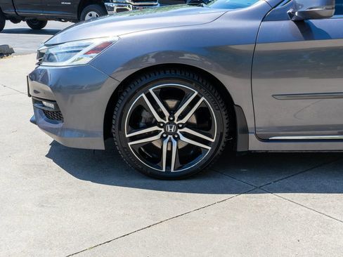 Used 2016 Honda Accord Touring image 31