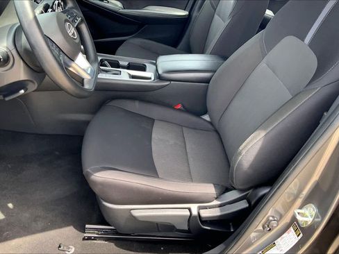 Used 2025 Nissan Sentra SV FWD image 8
