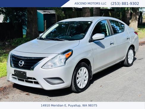 Used 2016 Nissan Versa SV image 1