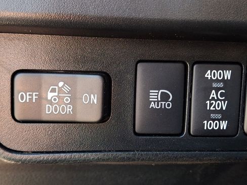 Certified 2023 Toyota Tacoma TRD Off-Road AWD/4WD image 24