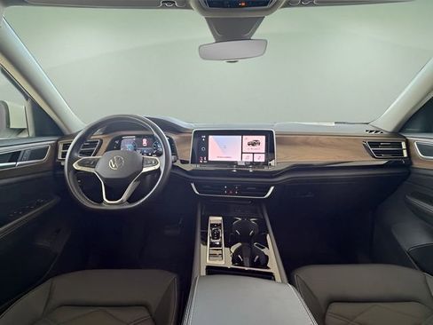 Used 2025 Volkswagen Atlas SE image 42