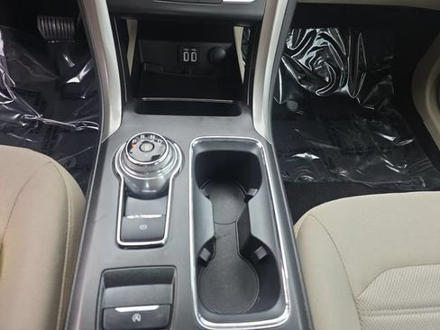 Used 2019 Ford Fusion SE FWD image 18