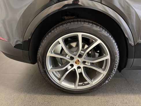 Certified 2023 Porsche Cayenne AWD/4WD image 12