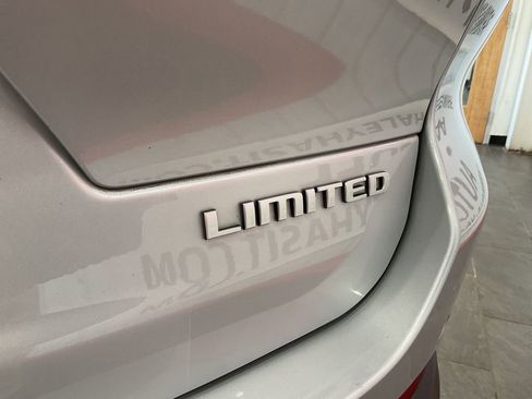 Used 2024 Jeep Grand Cherokee L Limited w/ Luxury Tech Group II image 10