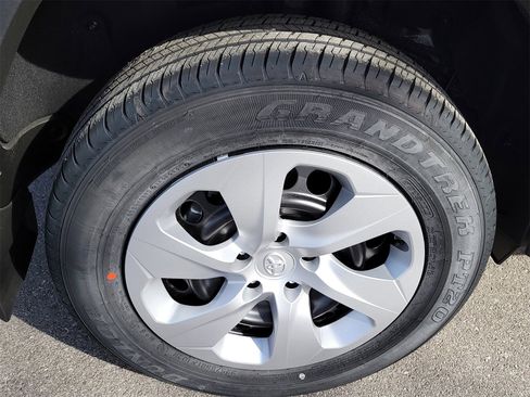 Used 2025 Toyota RAV4 LE image 7