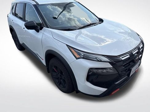 Certified 2025 Nissan Rogue SV AWD/4WD image 2