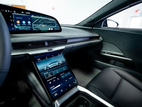 Used 2024 Lucid Air Pure RWD image 34
