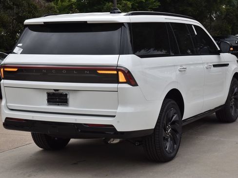 New 2027 Lincoln Navigator Reserve w/ Jet Appearance Package AWD/4WD image 7