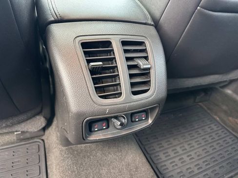 Used 2018 Ford Taurus Limited image 15