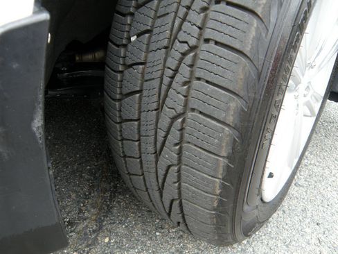 Used 2010 Subaru Legacy 2.5i Premium image 2