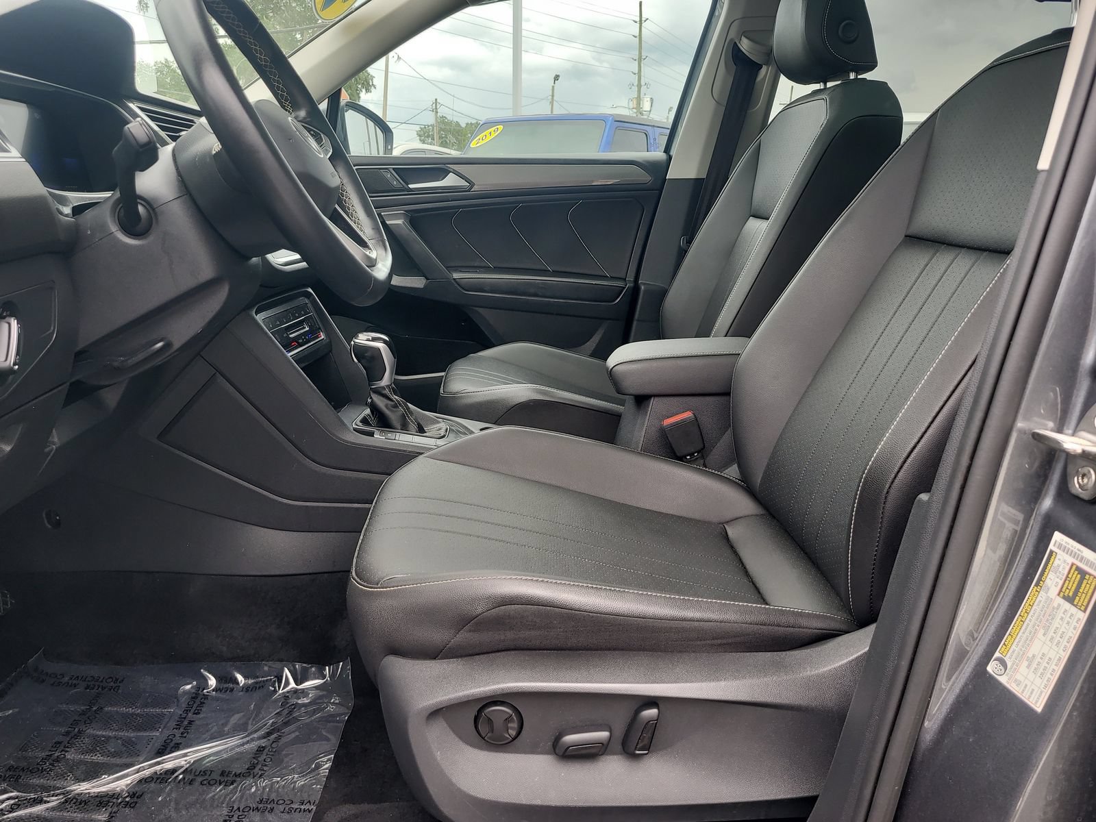 Used 2022 Volkswagen Tiguan SE w/ Panoramic Sunroof Package FWD image 16