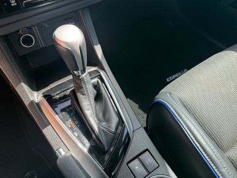 Used 2019 Toyota Corolla SE FWD image 19