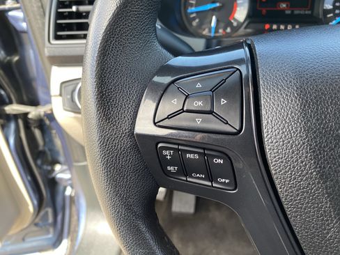 Used 2018 Ford Explorer XLT image 28