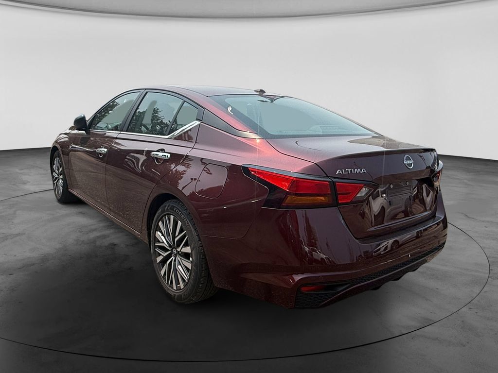 Used 2025 Nissan Altima 2.5 SV FWD image 7