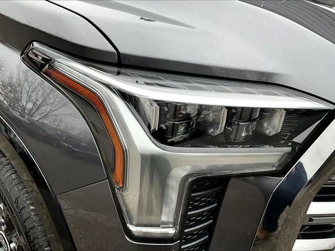 Used 2023 Toyota Tundra Platinum AWD/4WD image 25