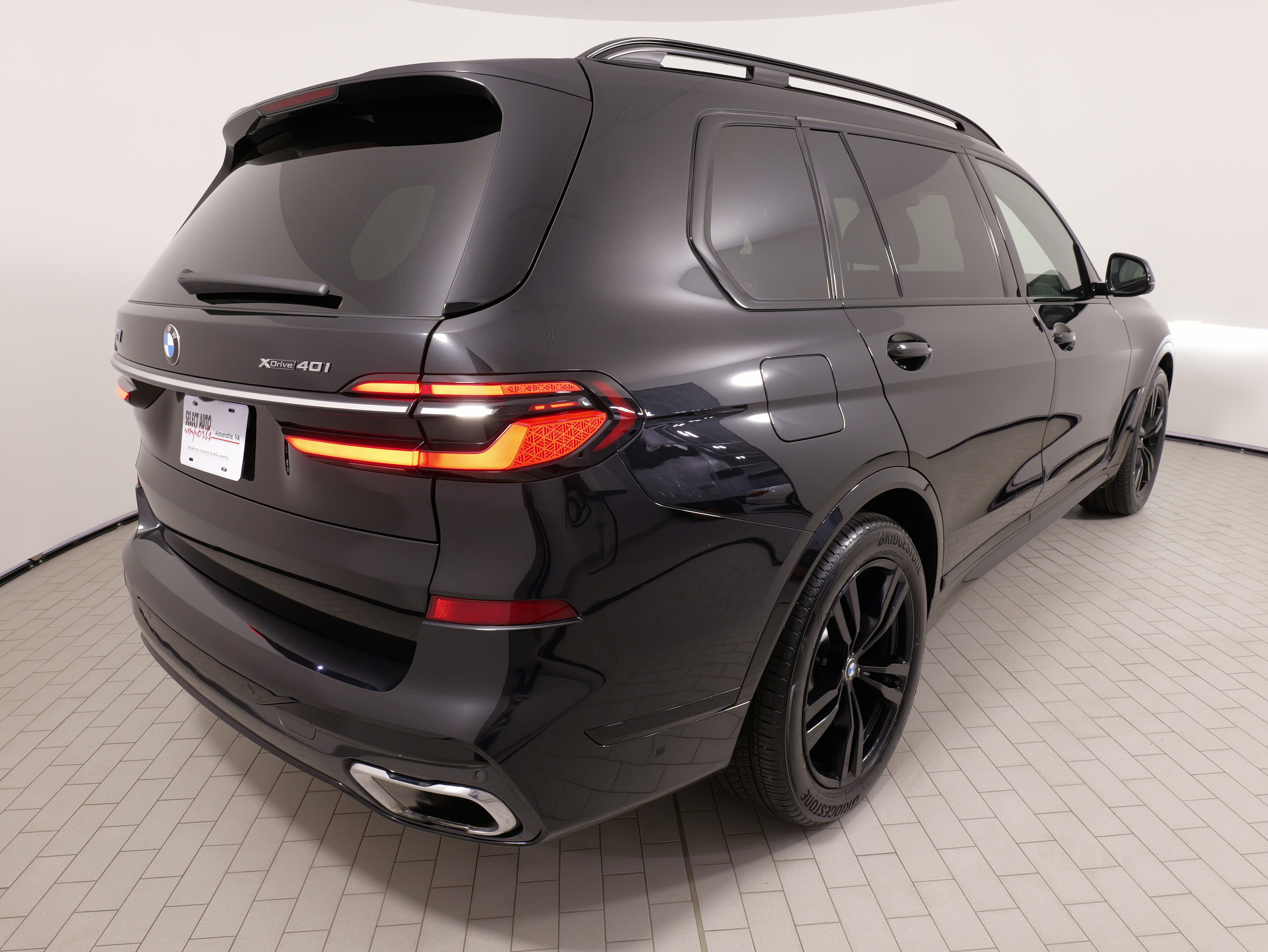 Used 2024 BMW X7 xDrive40i w/ M Sport Package AWD/4WD image 13