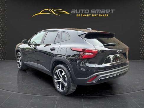 Used 2025 Chevrolet Trax RS FWD image 3