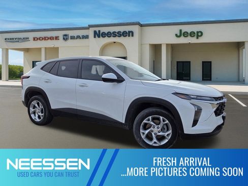 Used 2024 Chevrolet Trax LS w/ LS Convenience Package FWD image 1
