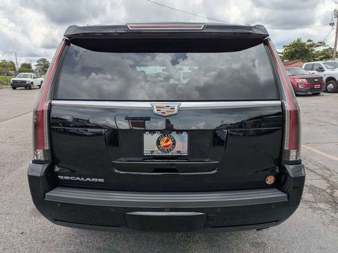 Used 2019 Cadillac Escalade Luxury RWD image 6