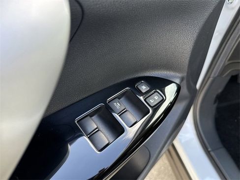 New 2025 Mitsubishi Eclipse Cross LE image 12