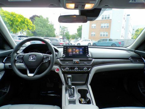 Used 2018 Honda Accord EX image 11