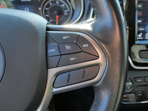 Used 2019 Jeep Cherokee Limited AWD/4WD image 28