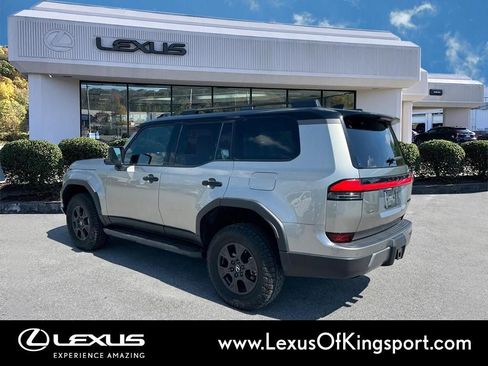 Used 2025 Lexus GX 550 AWD/4WD image 3