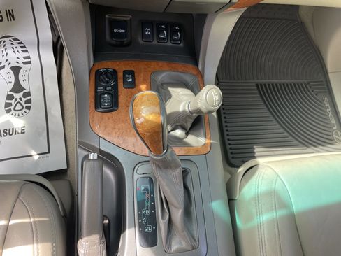 Used 2004 Lexus GX 470 image 10