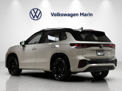 New 2026 Volkswagen Tiguan SE R-Line FWD image 3