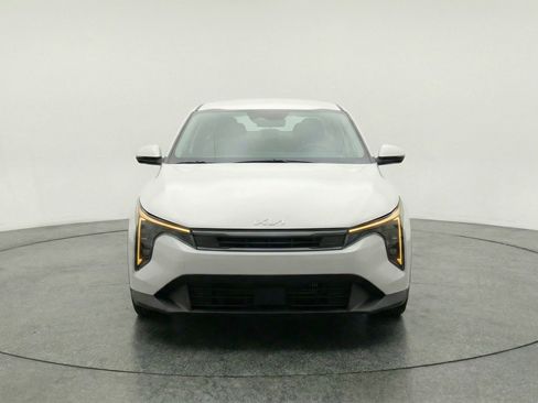 Used 2025 Kia K4 LXS image 2