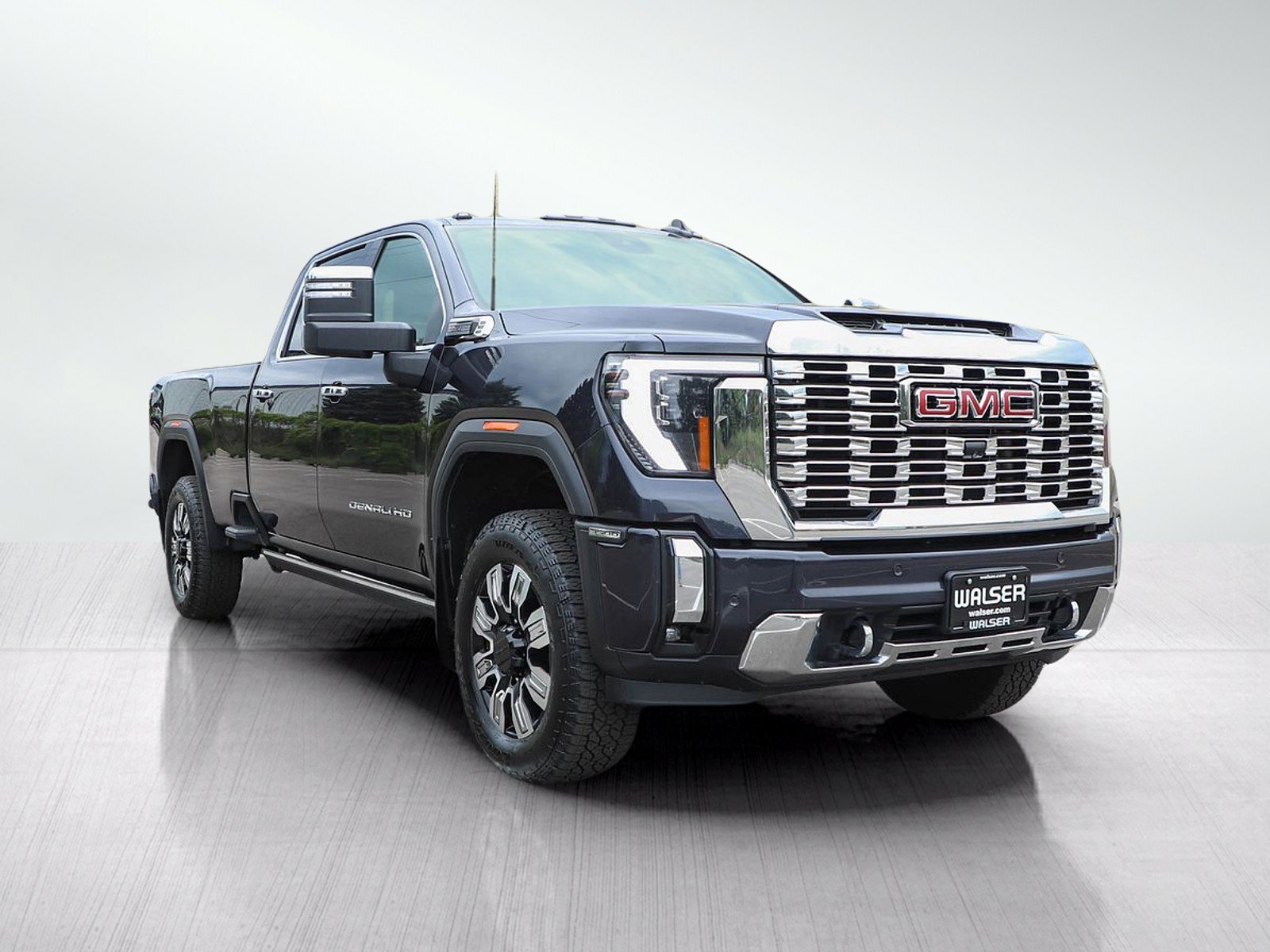 Used 2024 GMC Sierra 3500 Denali w/ Technology Package AWD/4WD image 7