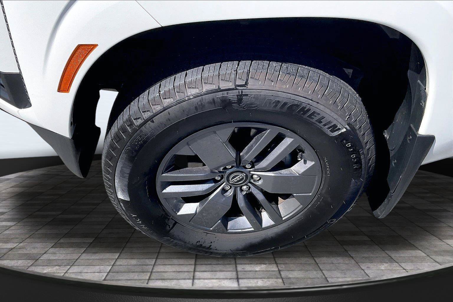 Certified 2025 Nissan Frontier SV w/ SV Convenience Package AWD/4WD image 9