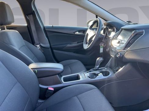 Used 2017 Chevrolet Cruze LT image 17