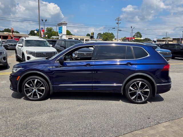 Used 2022 Volkswagen Tiguan SEL R-Line AWD/4WD image 4