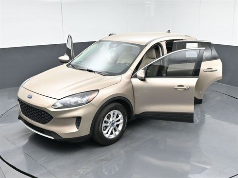 Used 2021 Ford Escape SE w/ Cold Weather Package FWD image 39