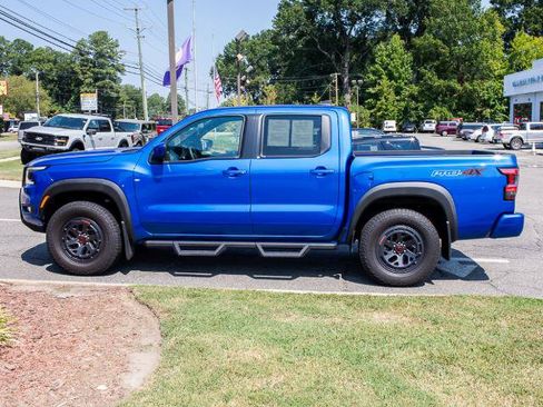 Used 2025 Nissan Frontier PRO-4X AWD/4WD image 3