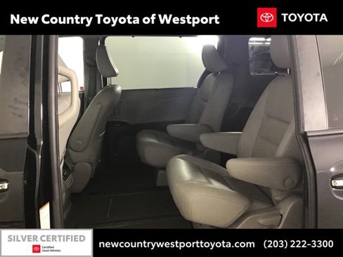 Certified 2020 Toyota Sienna XLE Premium image 17