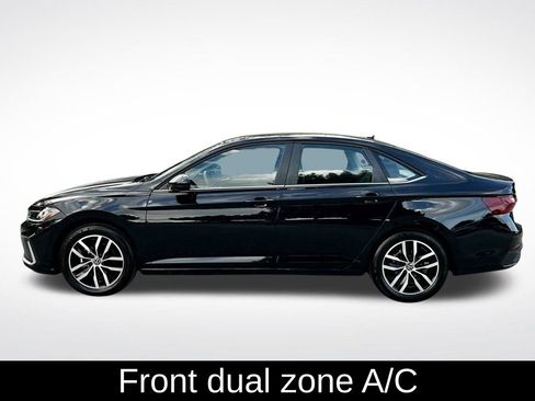 Used 2025 Volkswagen Jetta SE w/ Sunroof Package image 8