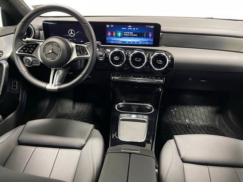 Used 2025 Mercedes-Benz CLA 250 4MATIC image 29