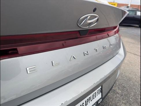 Used 2023 Hyundai Elantra SE image 20