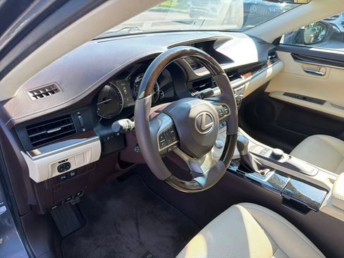Used 2016 Lexus ES 350 w/ Premium Package w/Wood Trim FWD image 33