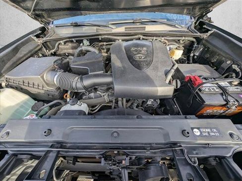 Certified 2017 Toyota Tacoma TRD Sport image 19