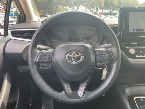 Used 2025 Toyota Corolla LE FWD image 28