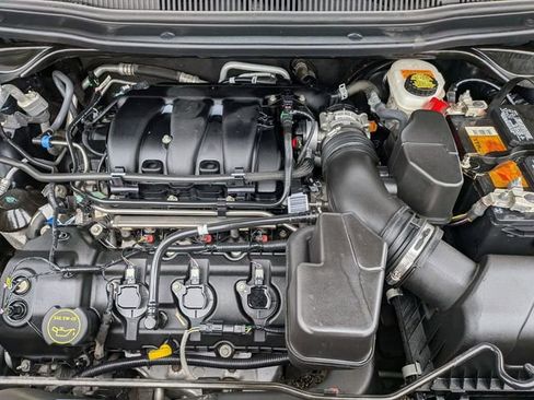 Used 2018 Ford Explorer XLT w/ Equipment Group 202A image 31